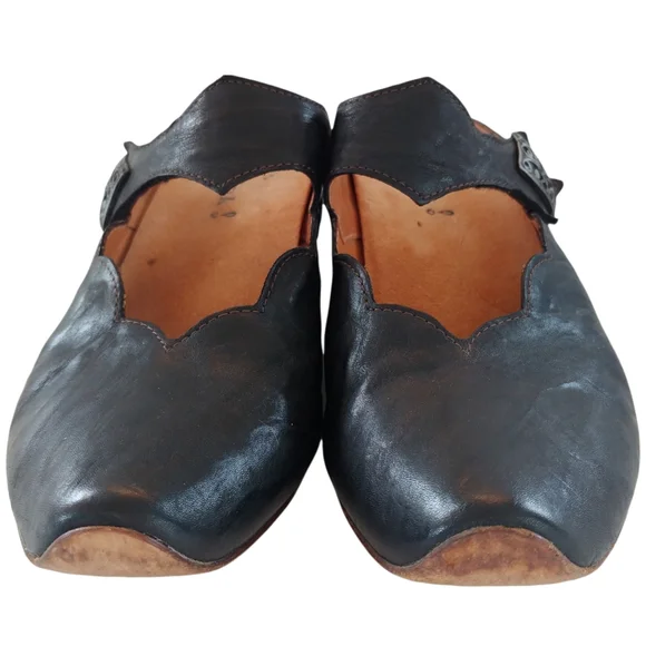 Think! Shoes Think Black Leather Scallop Edge Mules Sz Eu